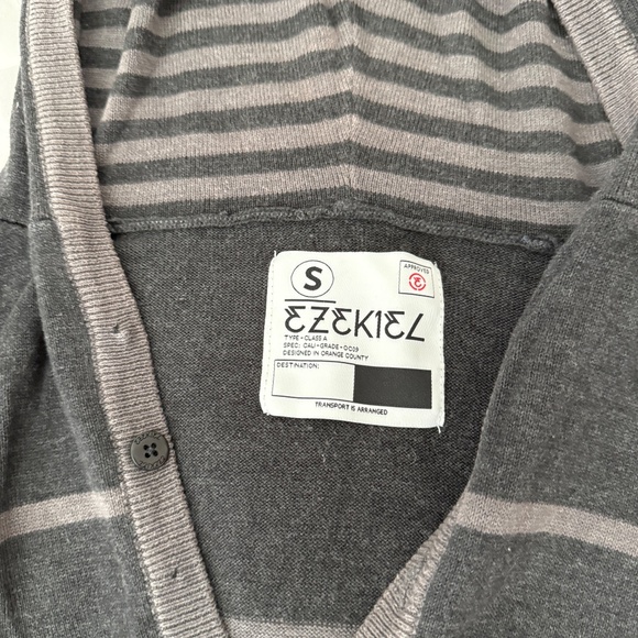 ezekiel pullover hoodie  size small   details: -pullover -good condition - Picture 4 of 5